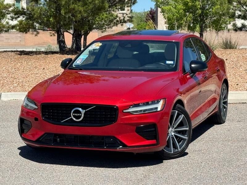 2022 VOLVO S60