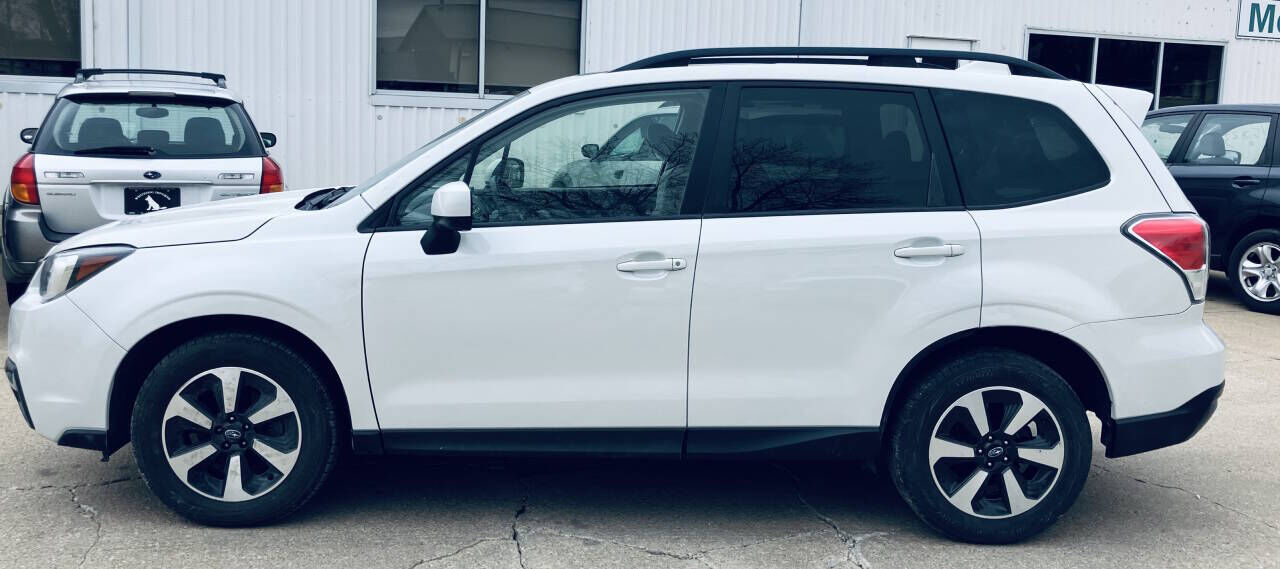 2017 SUBARU Forester