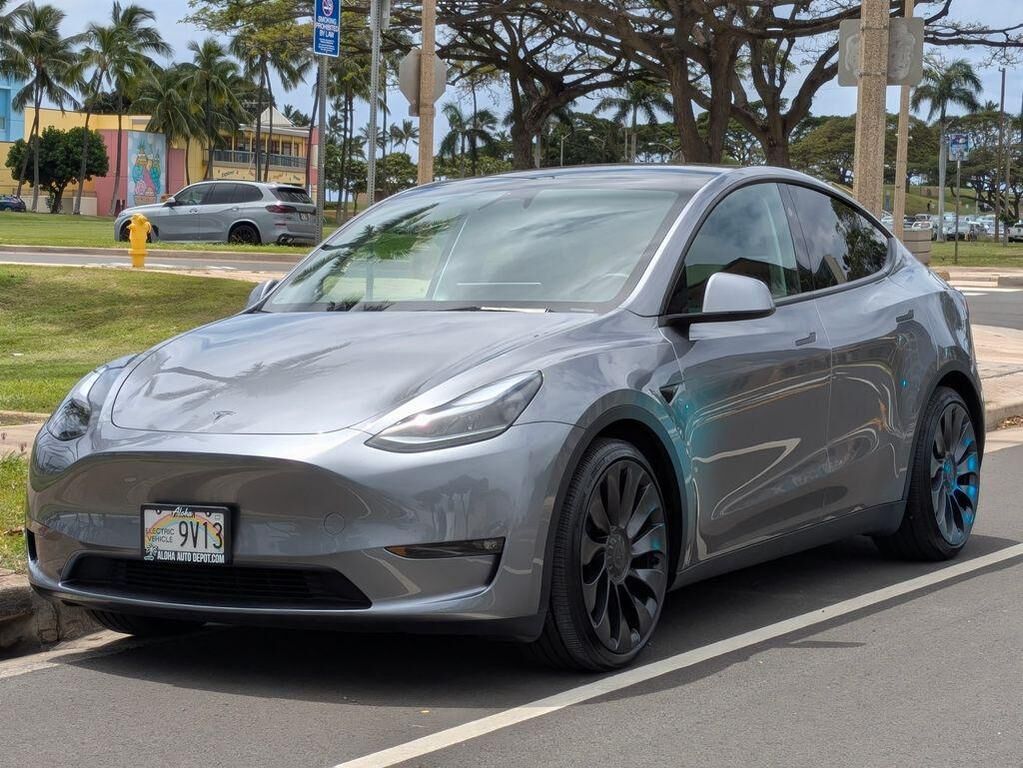 2024 TESLA Model Y