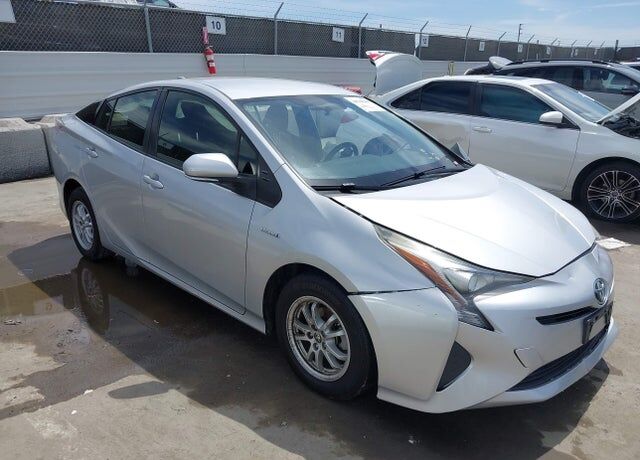 2016 TOYOTA PRIUS