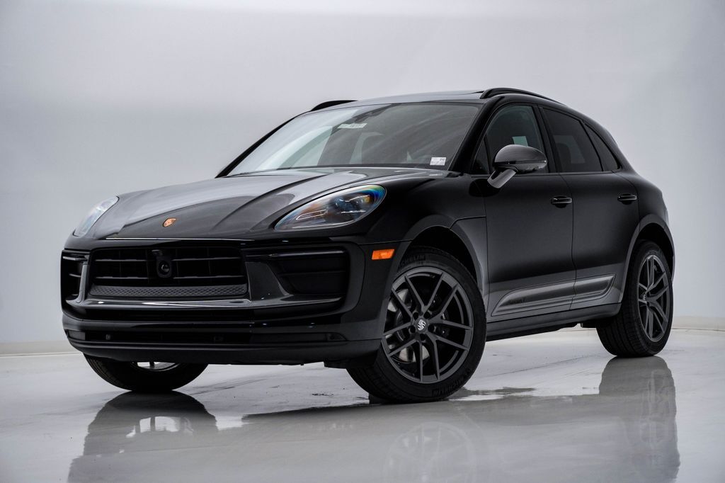2026 PORSCHE Macan