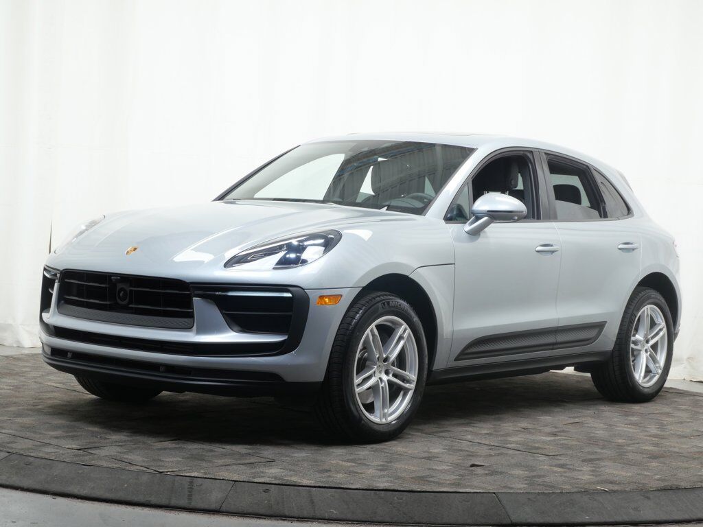 2025 PORSCHE Macan