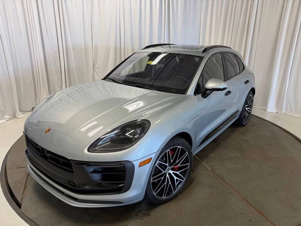2026 PORSCHE Macan