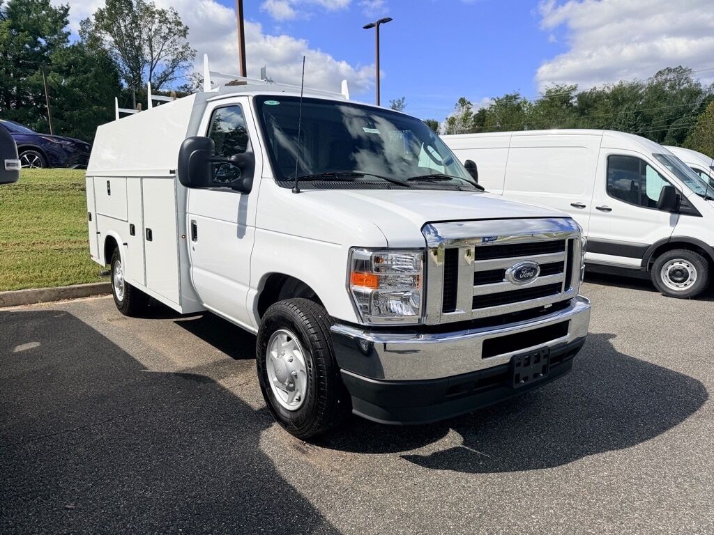 2025 FORD E-350