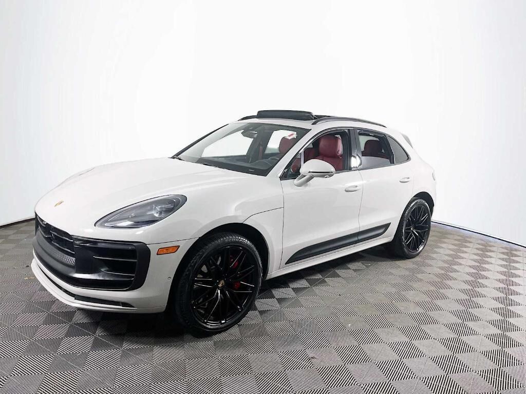 2022 PORSCHE Macan