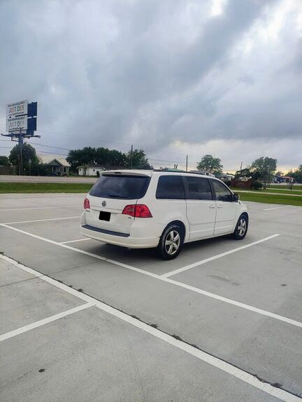 2011 VOLKSWAGEN Routan