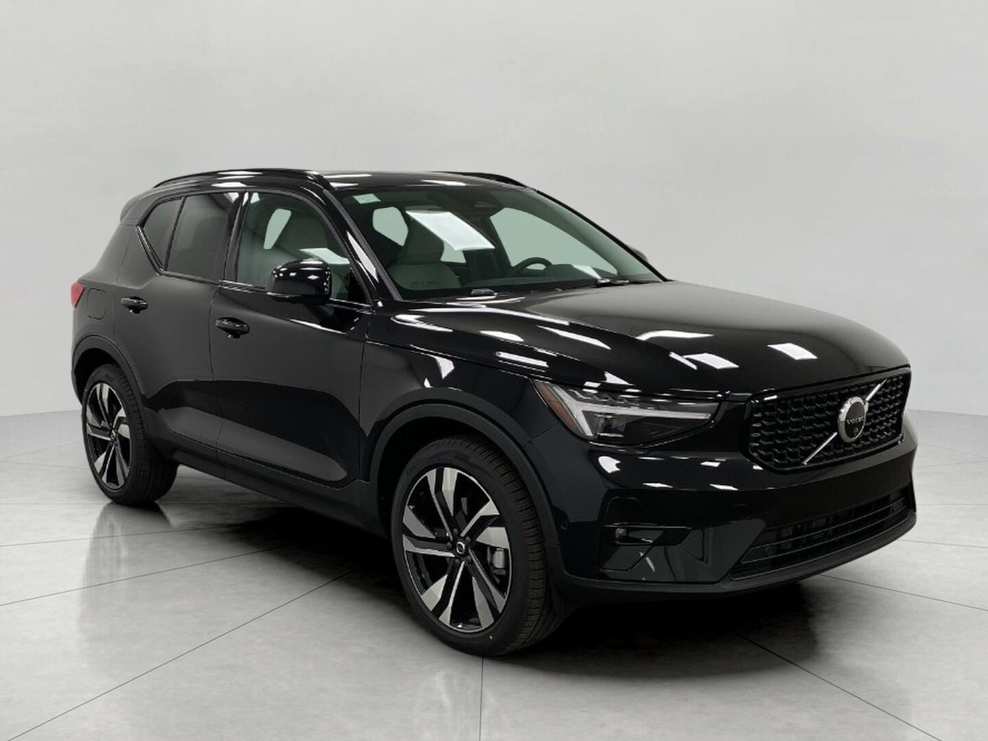 2026 VOLVO XC40