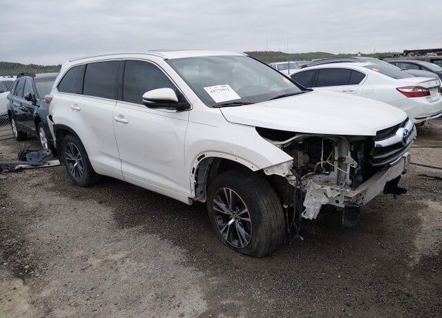 2016 TOYOTA Highlander