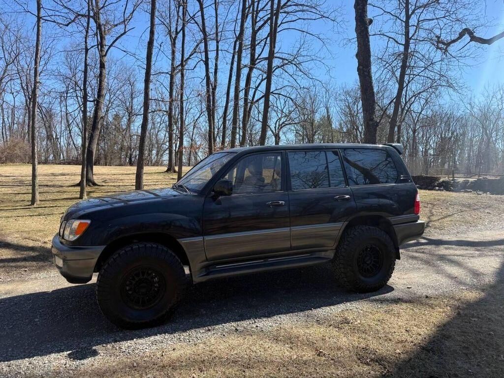 2001 LEXUS LX