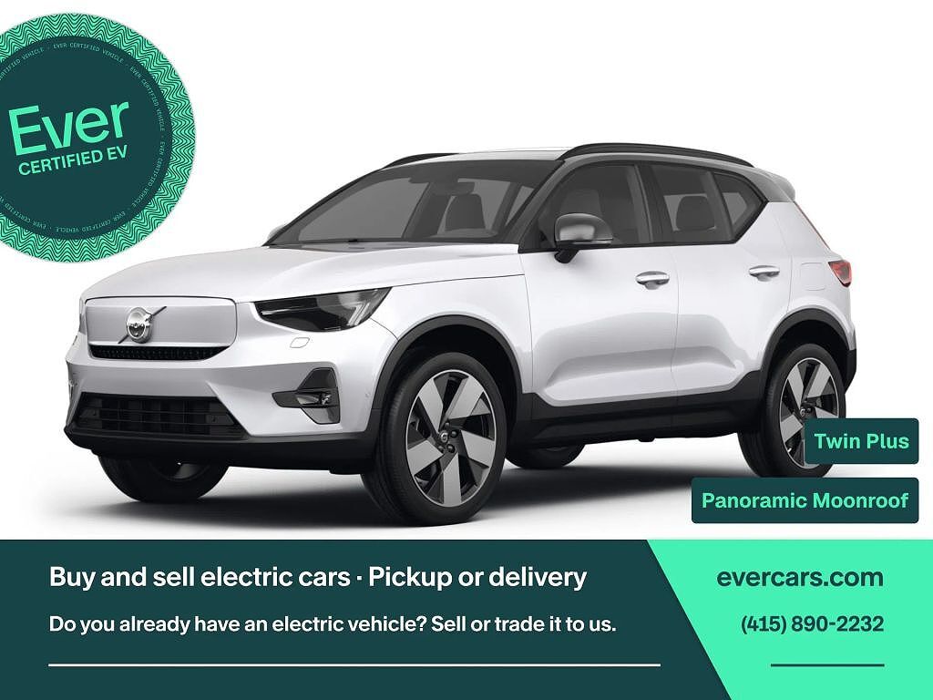 2023 VOLVO XC40