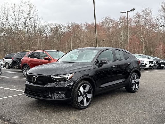 2023 VOLVO C40