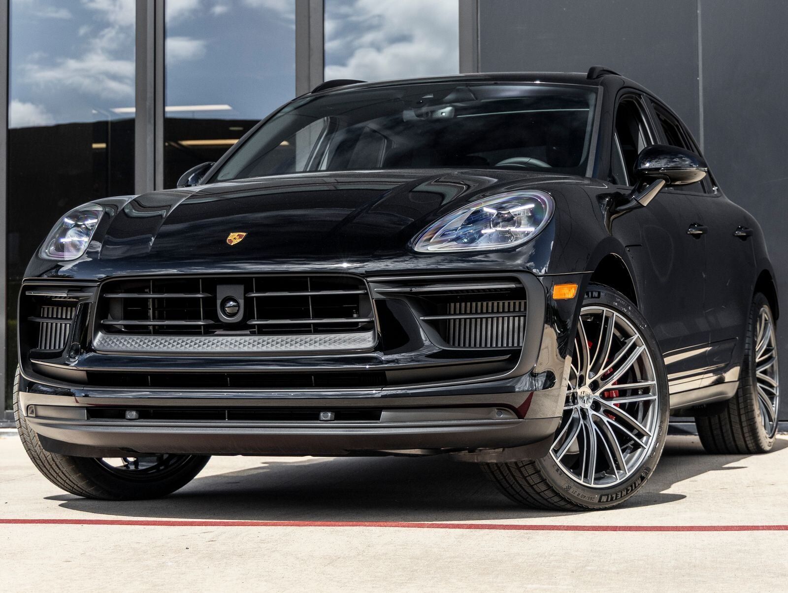 2026 PORSCHE Macan