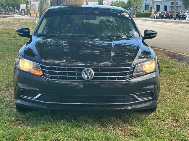 2017 VOLKSWAGEN Passat