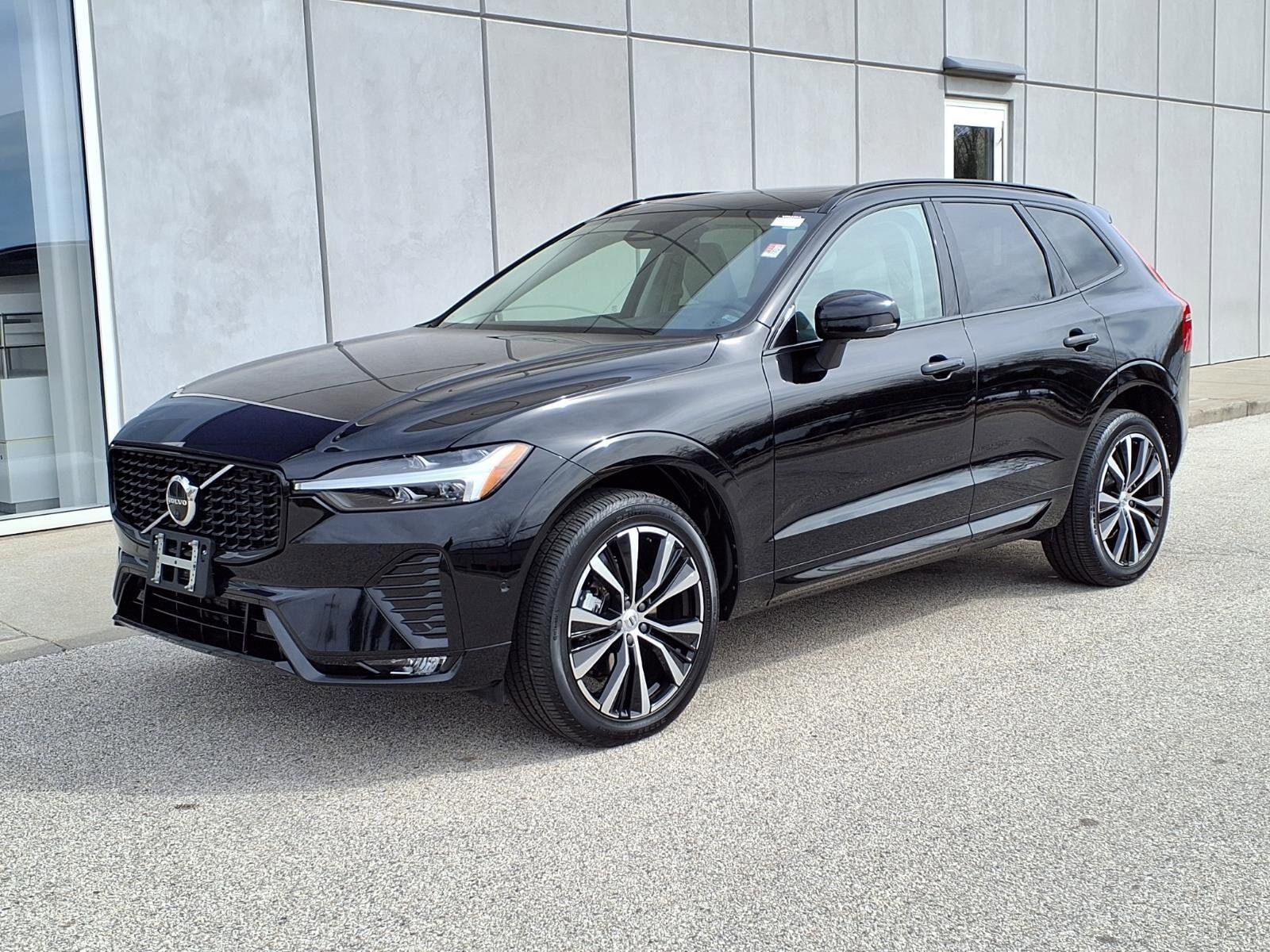 2023 VOLVO XC60