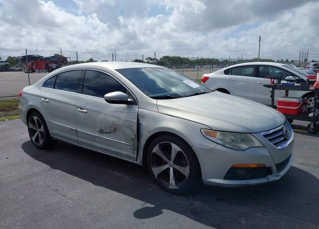 2010 VOLKSWAGEN Passat