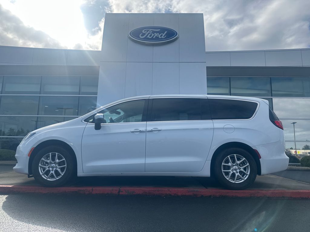 2023 CHRYSLER Voyager