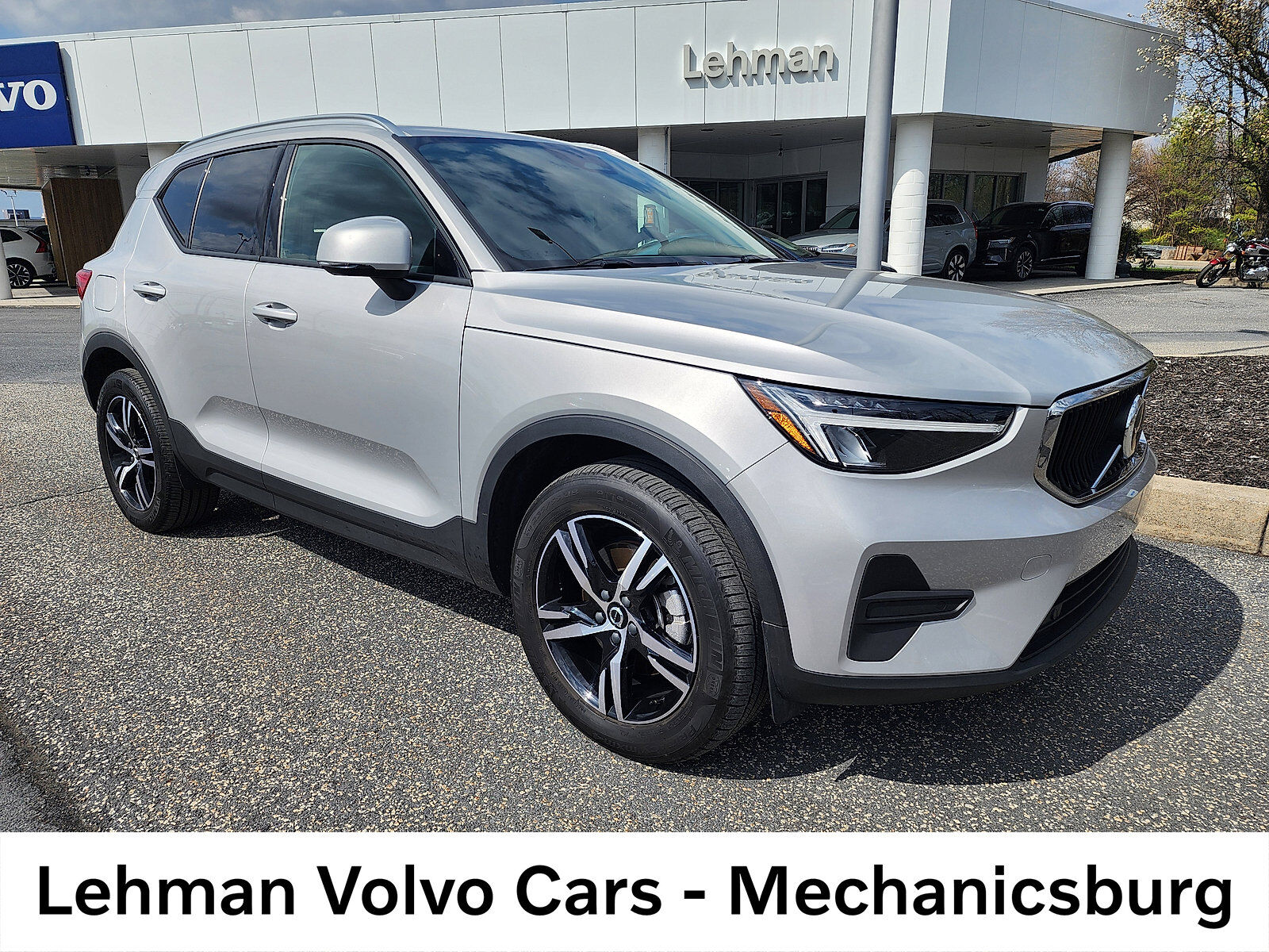 2023 VOLVO XC40
