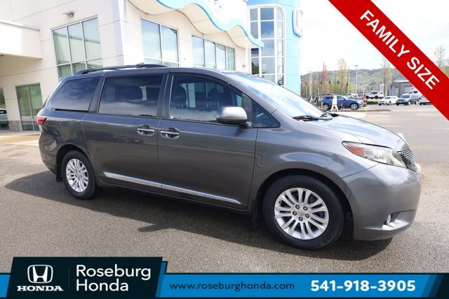 2017 TOYOTA Sienna