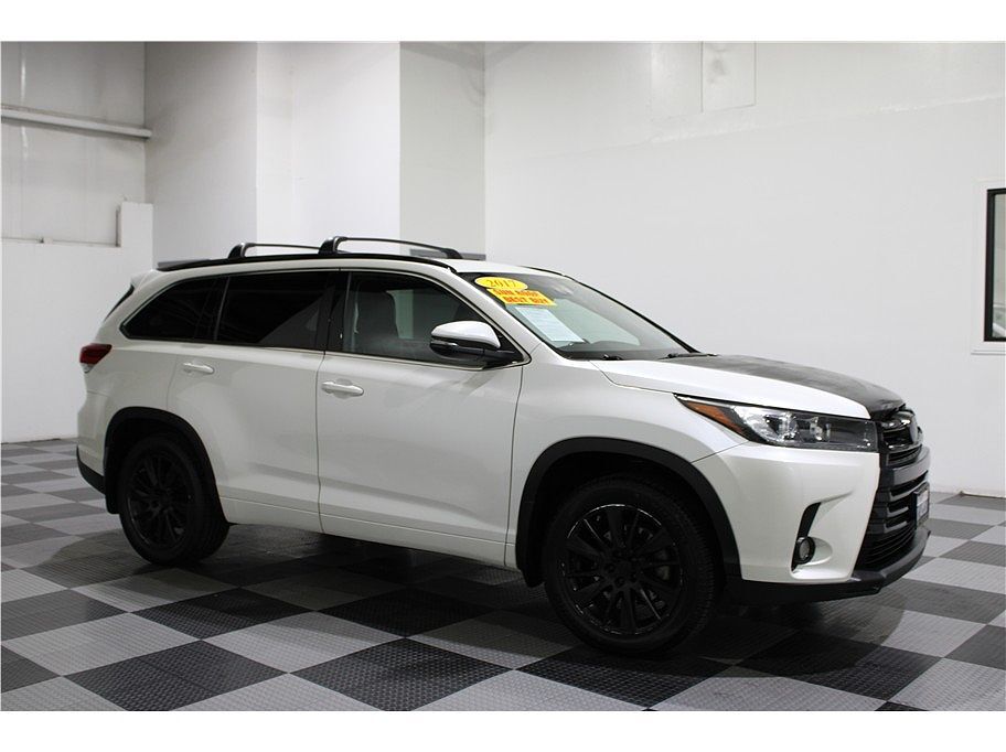 2017 TOYOTA Highlander