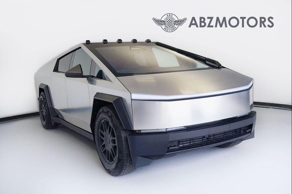 2024 TESLA Cybertruck