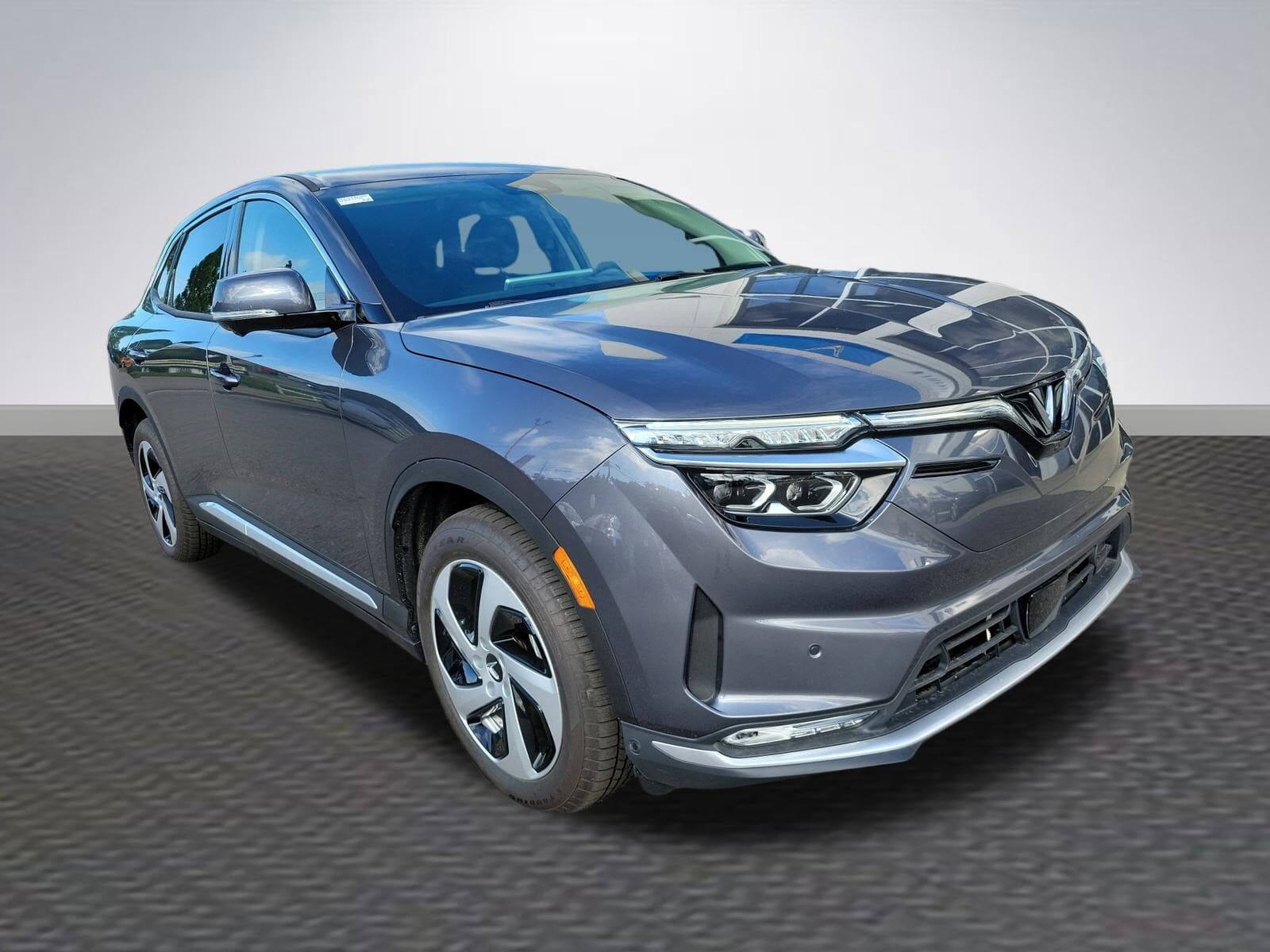 2025 VINFAST VF 8