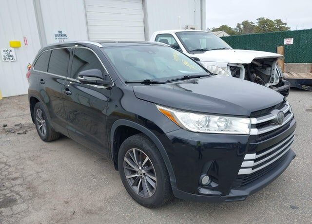 2017 TOYOTA Highlander