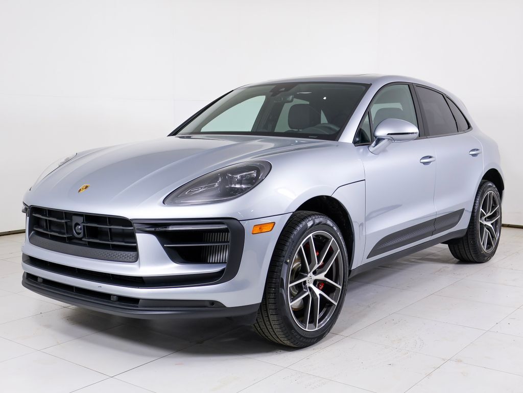 2026 PORSCHE Macan
