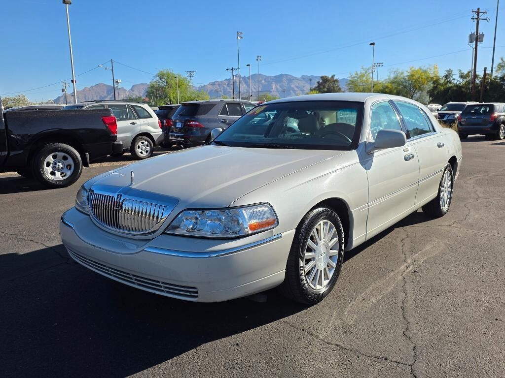 2004 LINCOLN Town Car