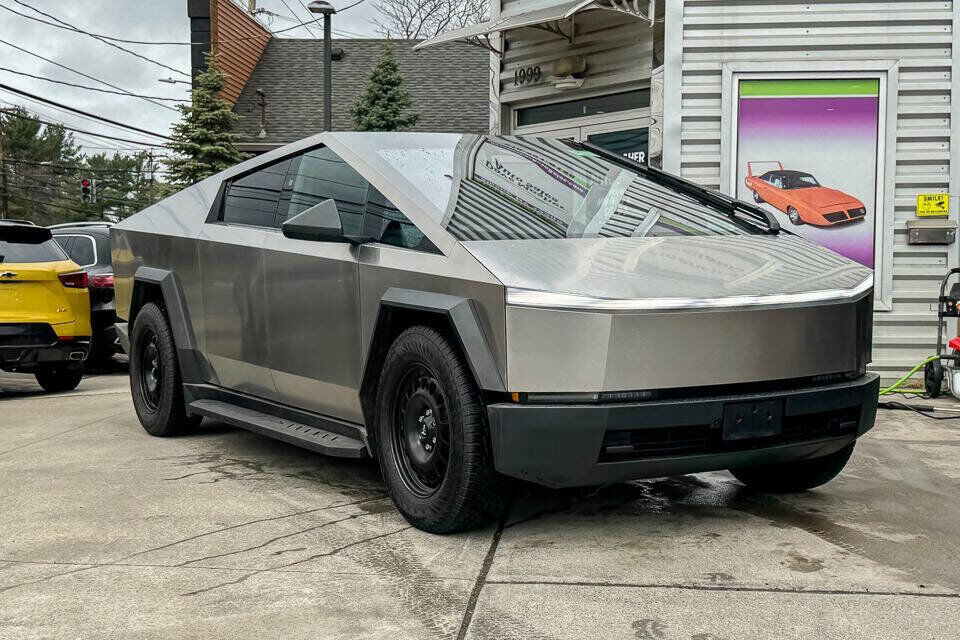 2024 TESLA Cybertruck