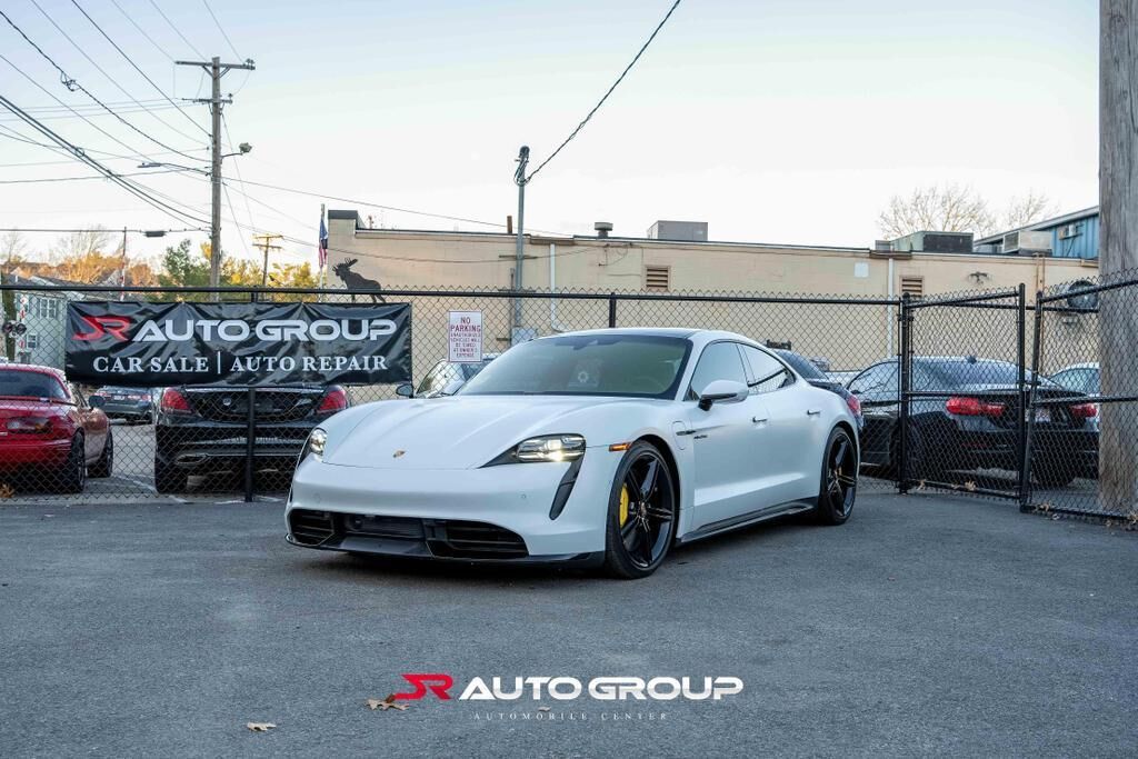 2020 PORSCHE Taycan