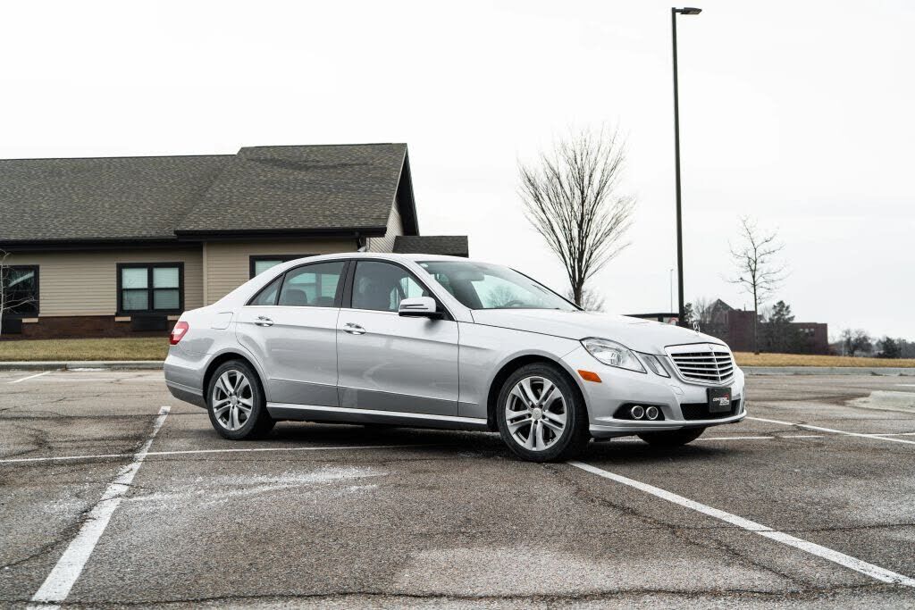 2011 MERCEDES-BENZ E-Class