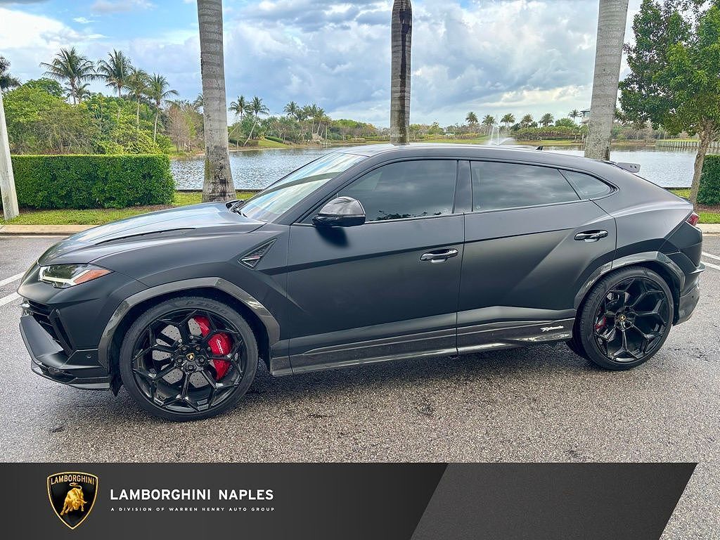2024 LAMBORGHINI URUS