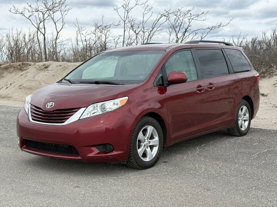 2015 TOYOTA Sienna