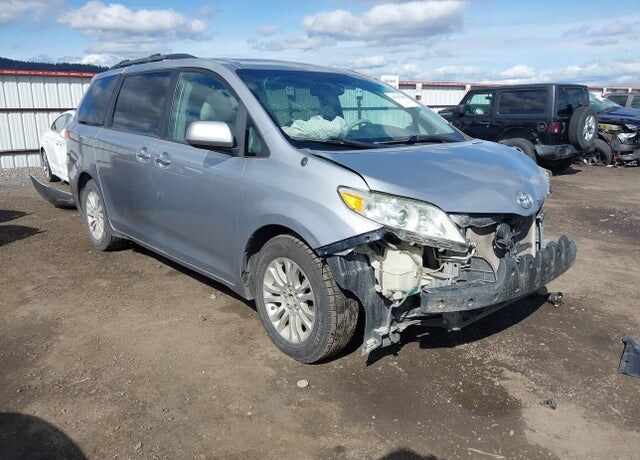 2014 TOYOTA Sienna