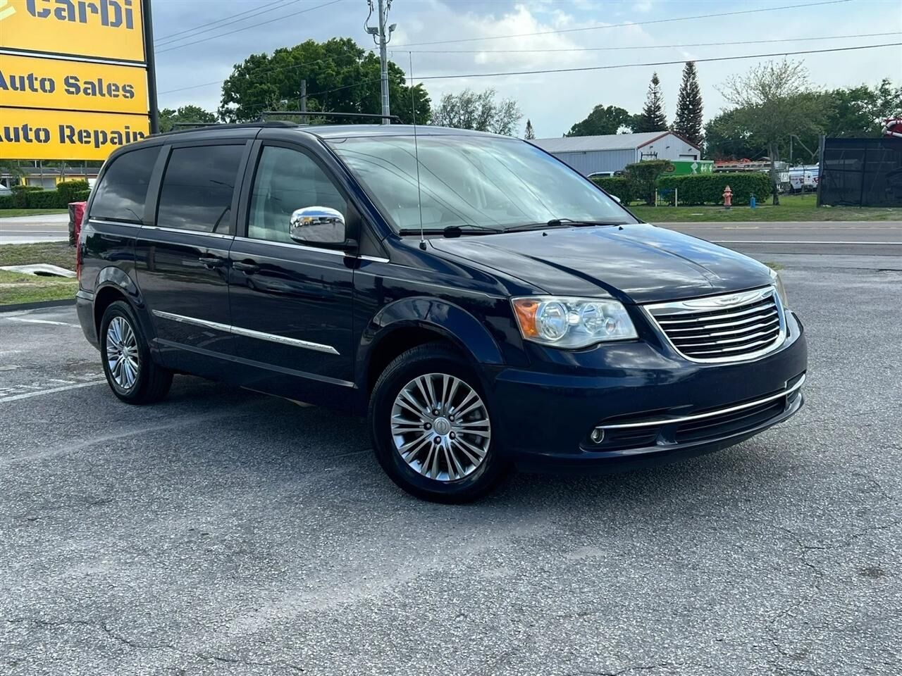 2013 CHRYSLER Town and Country