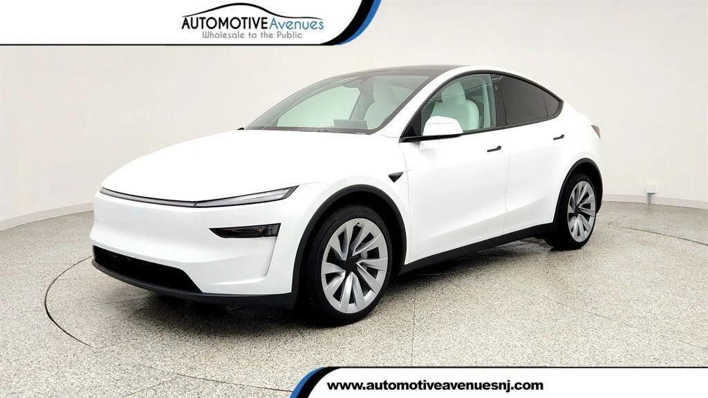2026 TESLA Model Y
