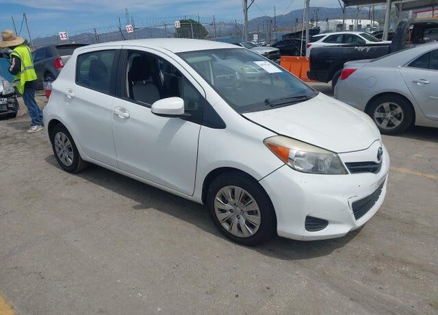 2012 TOYOTA Yaris