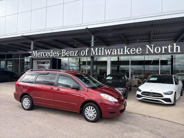 2010 TOYOTA Sienna