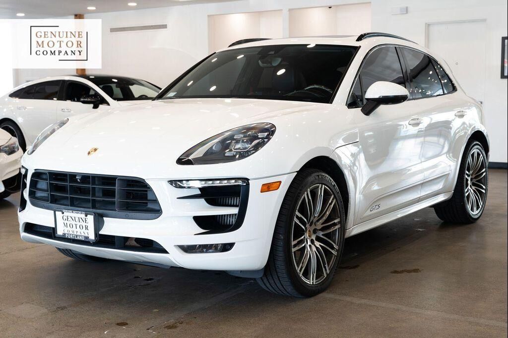 2017 PORSCHE Macan