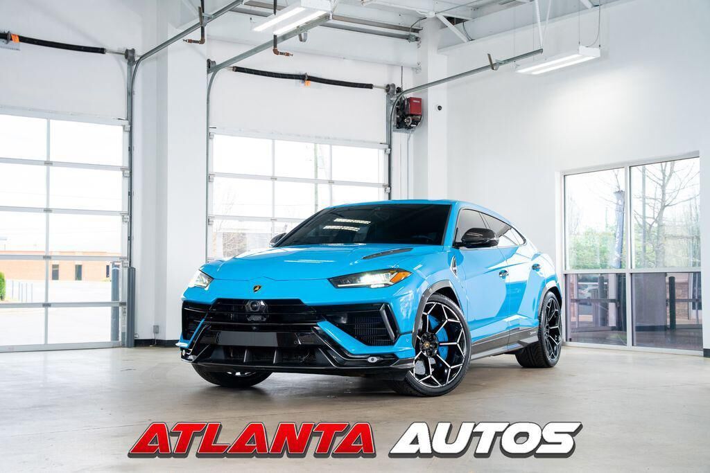 2023 LAMBORGHINI URUS