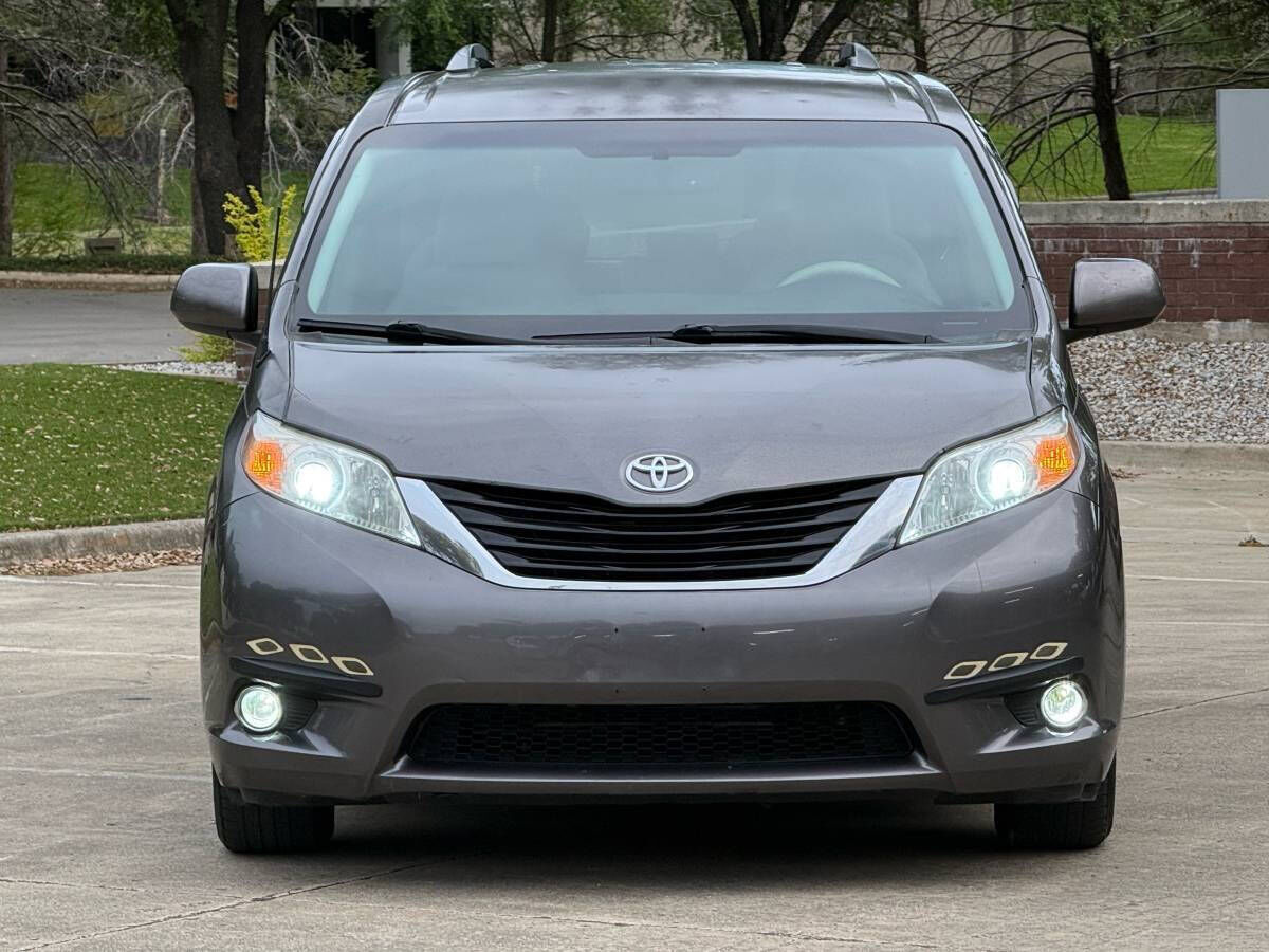 2013 TOYOTA Sienna