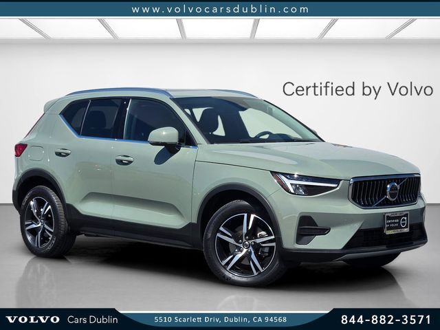 2025 VOLVO XC40