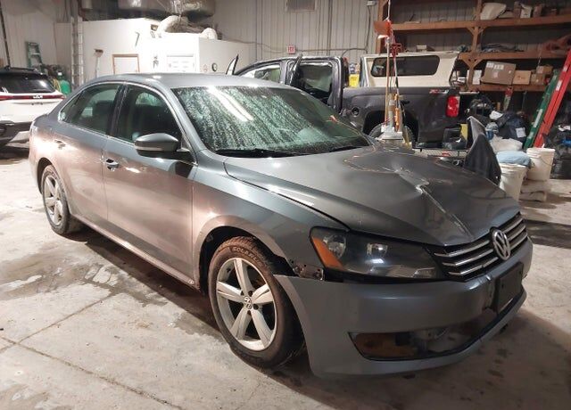 2013 VOLKSWAGEN Passat