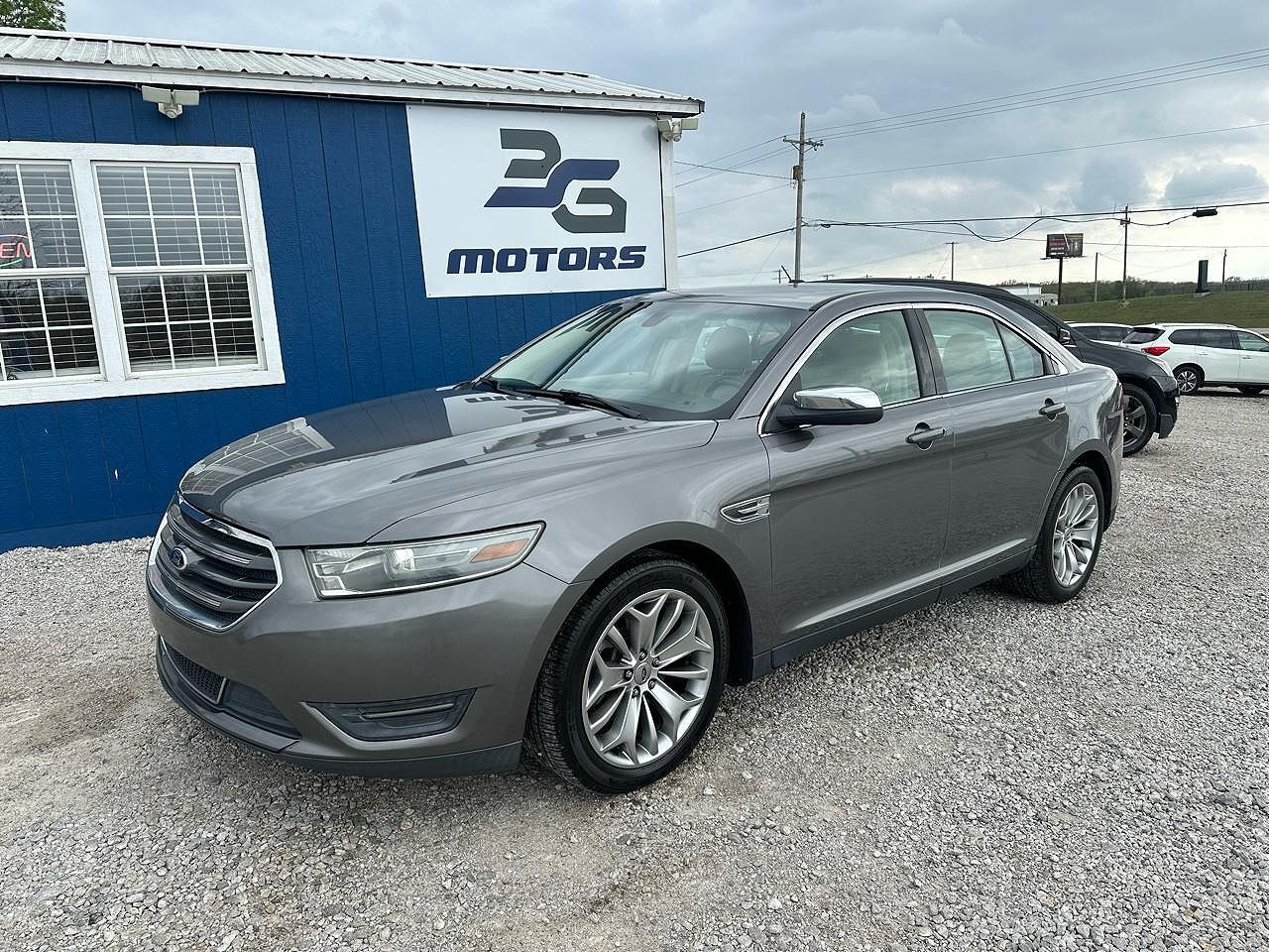 2013 FORD Taurus