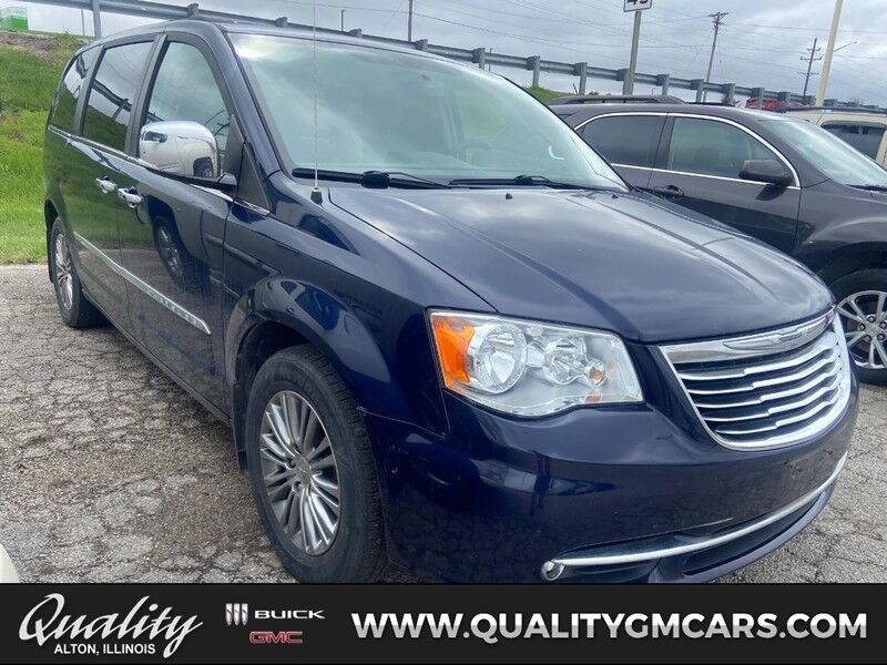 2013 CHRYSLER Town and Country