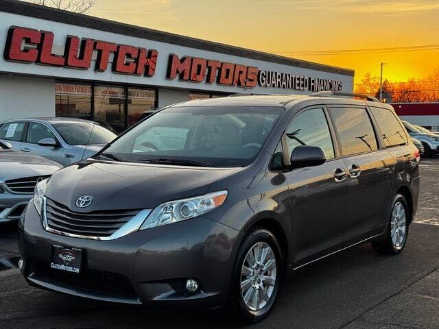 2012 TOYOTA Sienna