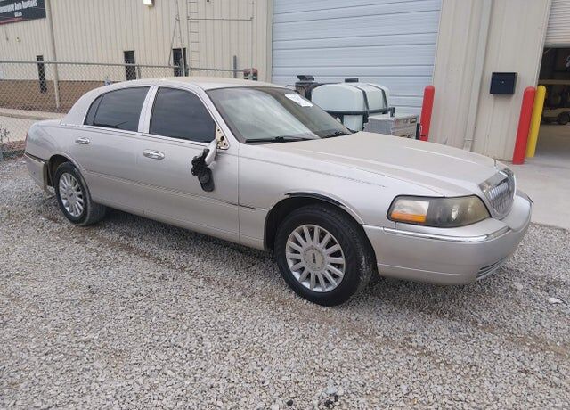 2005 LINCOLN Town Car