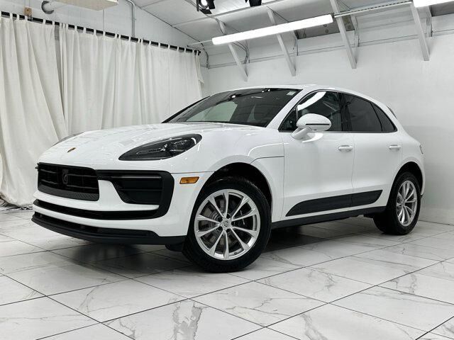 2025 PORSCHE Macan