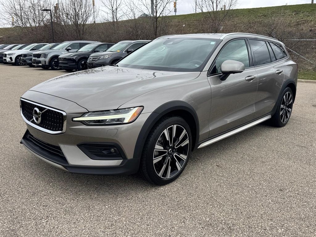 2020 VOLVO V60CC