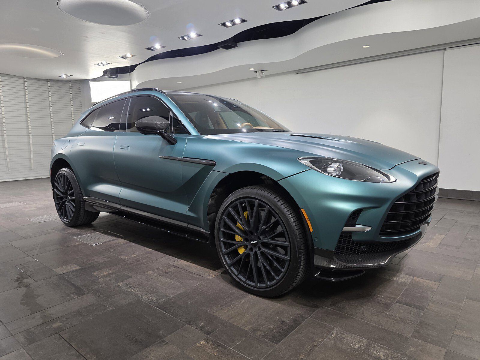 2024 ASTON MARTIN DBX